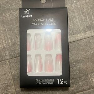 Fashion Nails Press-On Set - Pink and White